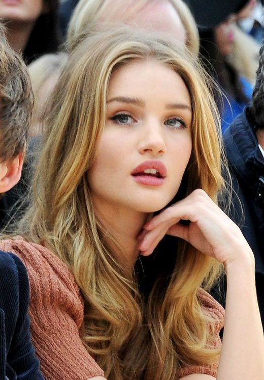 Tổng hợp 5 layout makeup tone Tây quyến rũ hot nhất 2026 (dễ làm theo) 5 Rosie Huntington Whiteley make up look