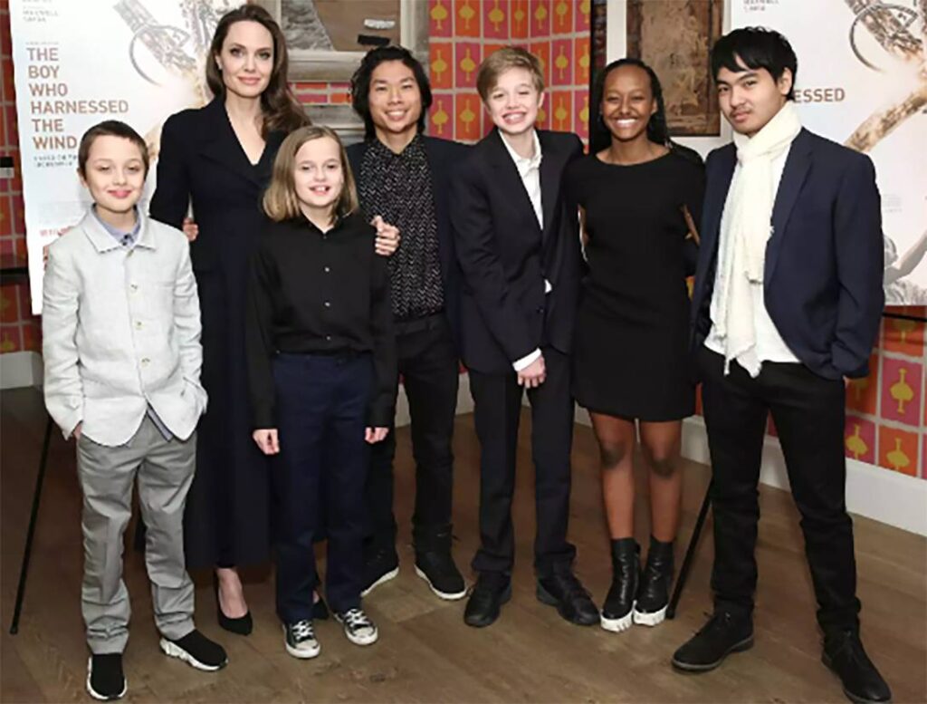Angelina Jolie và 6 người con