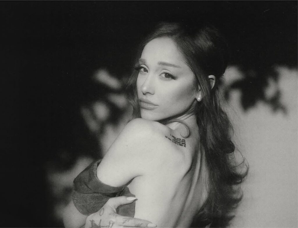 Ariana Grande sẽ trở lại với Album Petal