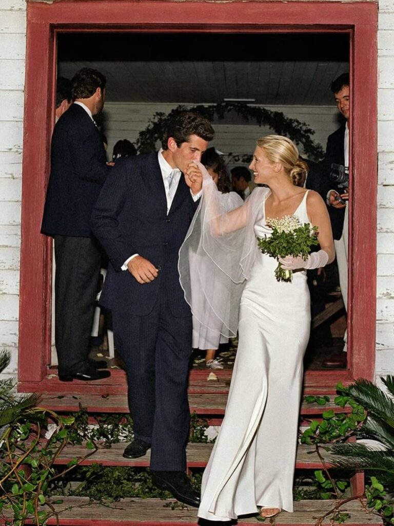 JFK Jr. kết hôn với Carolyn Bessette