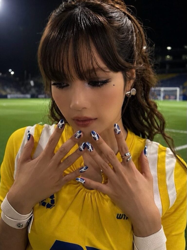Mẫu nail mắt mèo Lisa