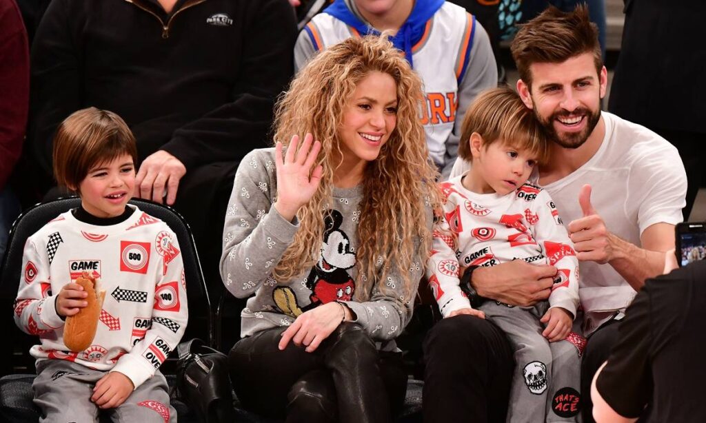 Shakira nhắc lại vụ ngoại tình của Pique