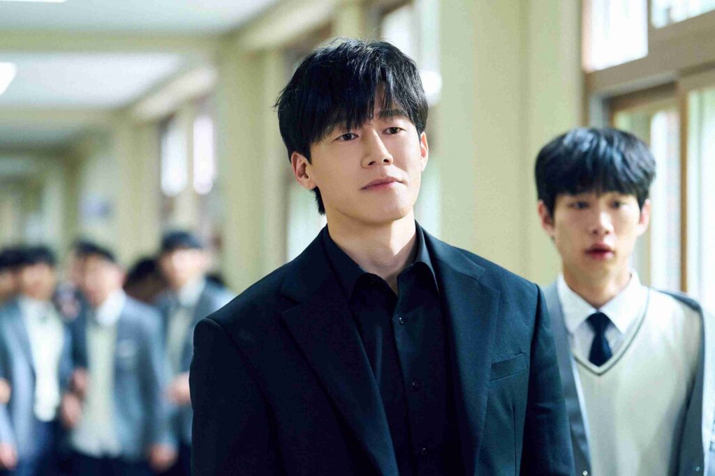 Tài tử Kim Mu Yeol trong vai Na Hwa Jin