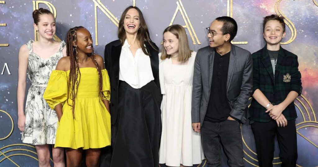 Angelina Jolie 'chỉ muốn mọi người được hàn gắn' khi con gái bỏ họ Pitt
