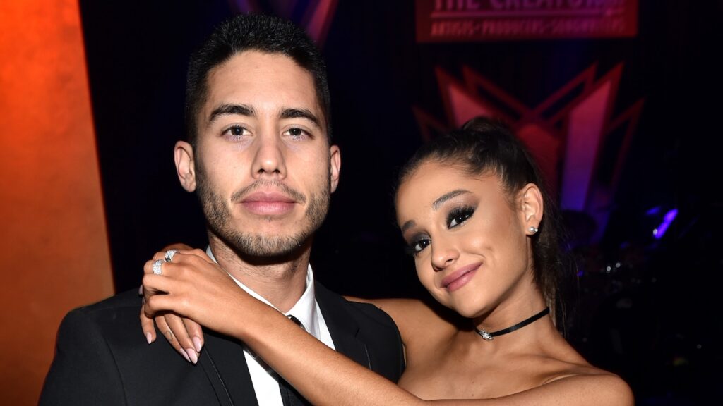 Ariana Grande ngầm xác nhận tái hợp với 'tình cũ' Ricky Alvarez
