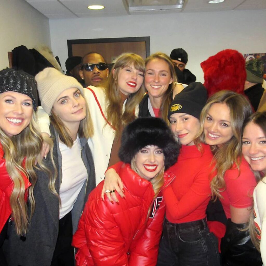 'Đám cưới tuyệt vời và Taylor Swift đã là người một nhà từ lâu'