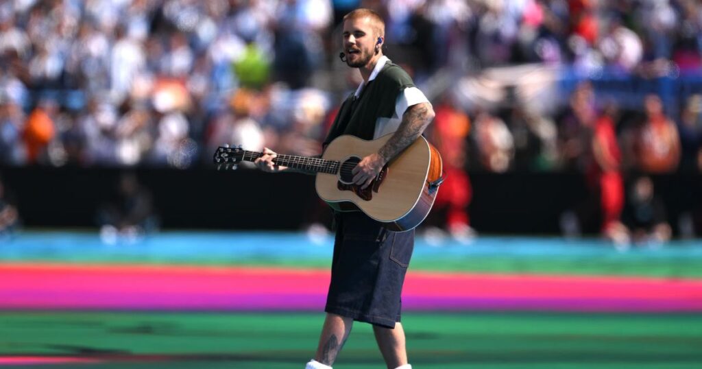 Justin Bieber bị chê ‘nhạt như nước ốc’, rộ drama với Madonna tại World Cup 2026 Justin Bieber bị chê 'nhạt như nước ốc', rộ drama với Madonna tại World Cup 2026