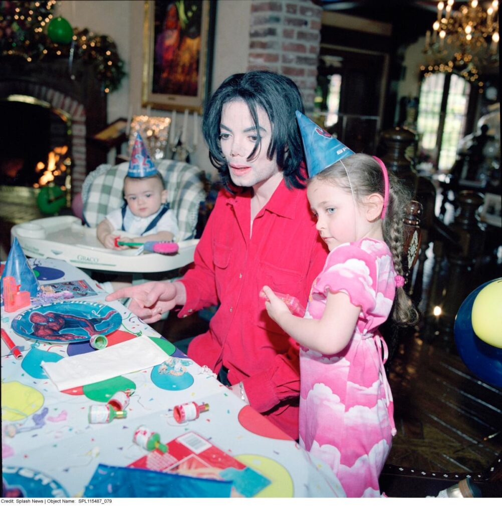 Paris Jackson bất ngờ tiết lộ quá khứ đính hôn khi "phê thuốc", cay đắng dùng tiền mình tự mua nhẫn 3 Áp lực vô hình từ cái bóng của "Ông hoàng nhạc Pop"