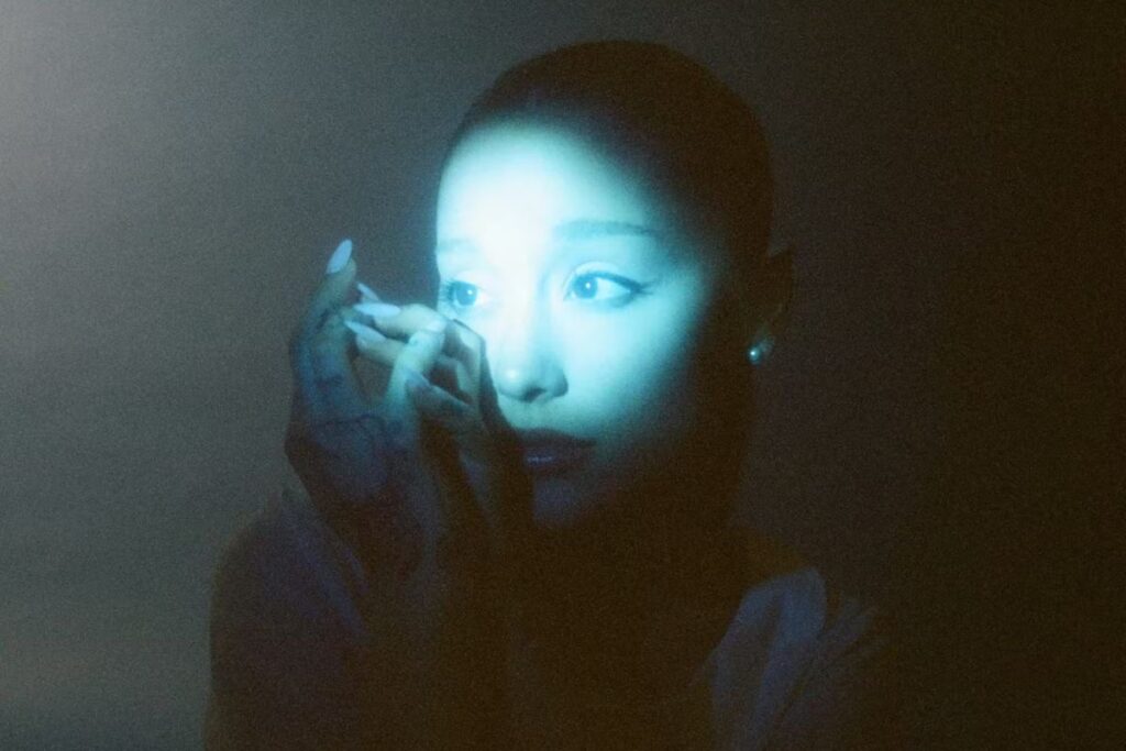 Ariana Grande sẽ rút lui khỏi các hoạt động truyền thông sau khi hoàn thành Eternal Sunshine Tour