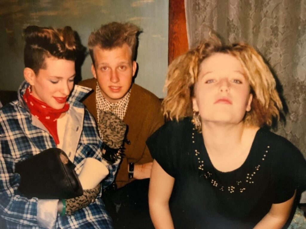 Gillian Anderson theo đuổi phong cách punk rock nổi loạn thời trung học