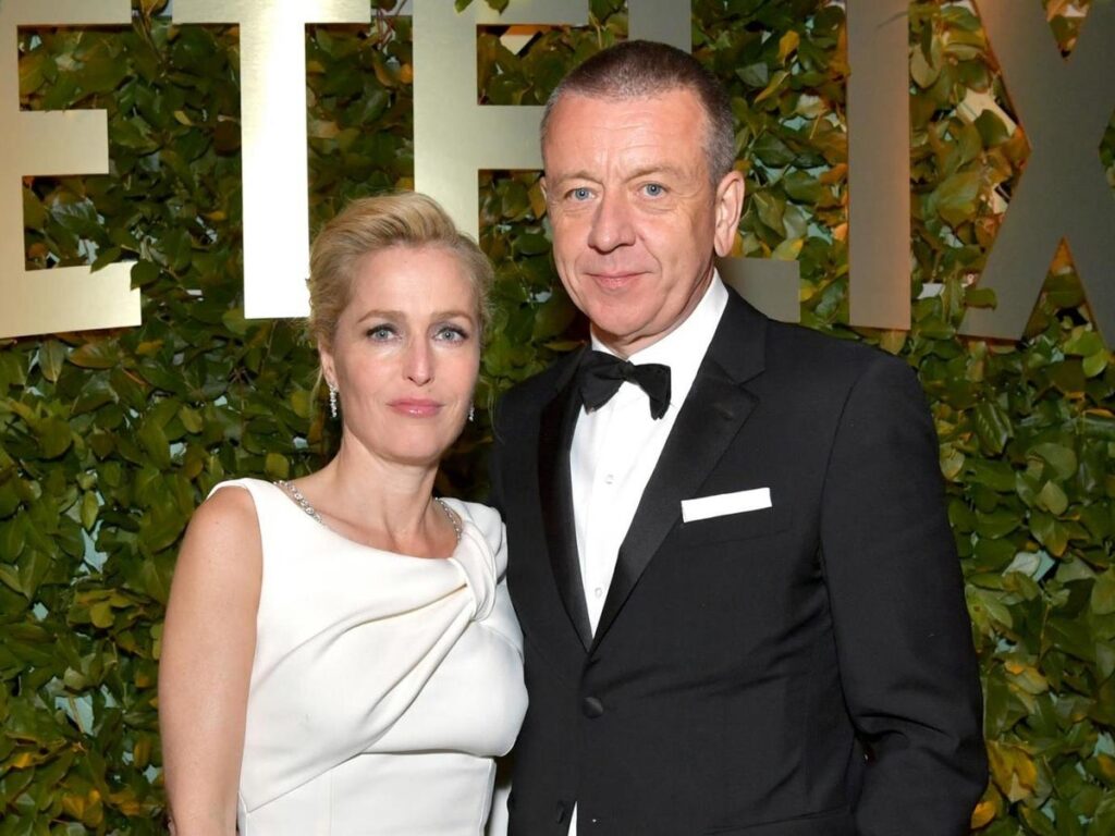Gillian Anderson và nhà biên kịch Peter Morgan