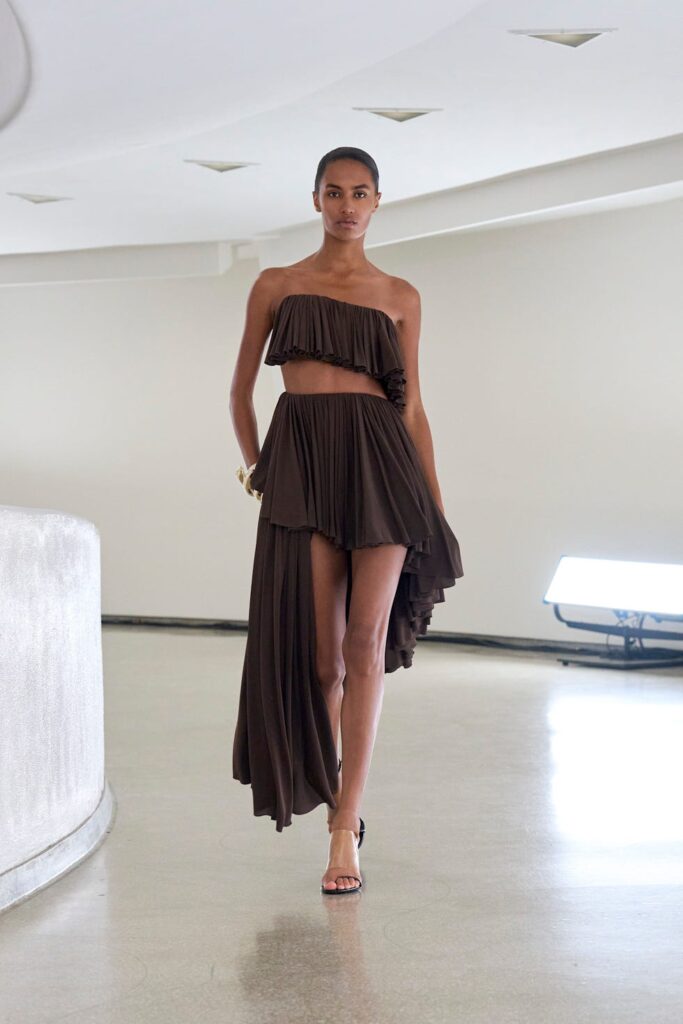Thời trang Hy Lạp cổ đại Alaïa Spring 2025