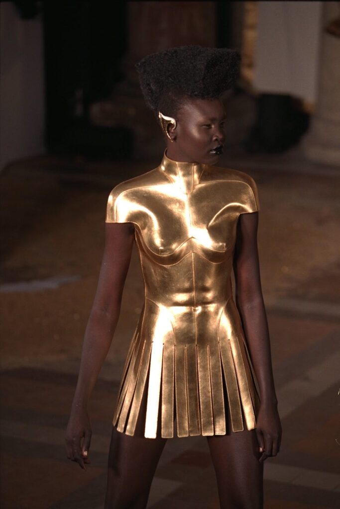 Thời trang Hy Lạp cổ đại Givenchy Spring 1997 Couture