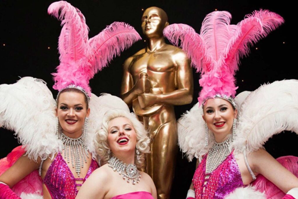 Hollywood là gì? Khám phá kinh đô điện ảnh thế giới từ A-Z 2 Vượt qua ranh giới địa lý, Hollywood còn ám chỉ một hệ sinh thái giải trí khổng lồ