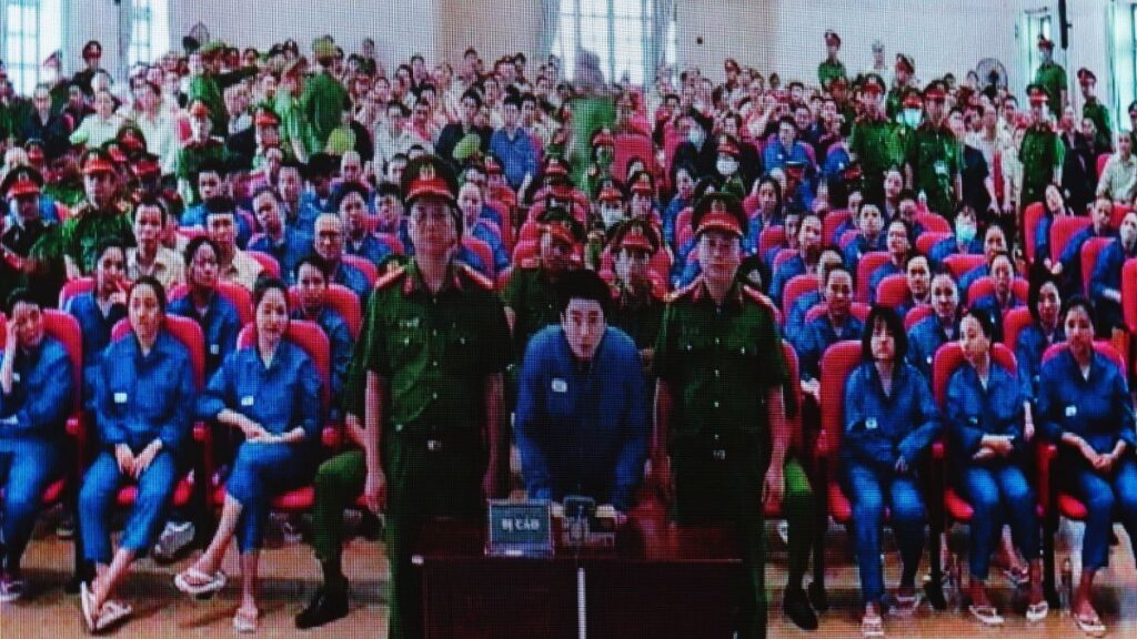 Xét xử đại án ma túy 29.000 tỷ: Ca sĩ Chi Dân, An Tây và "cô tiên từ thiện" chính thức hầu tòa