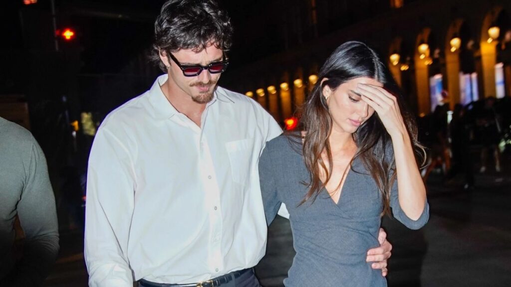 Kendall Jenner và Jacob Elordi công khai nắm tay tình tứ tại Paris