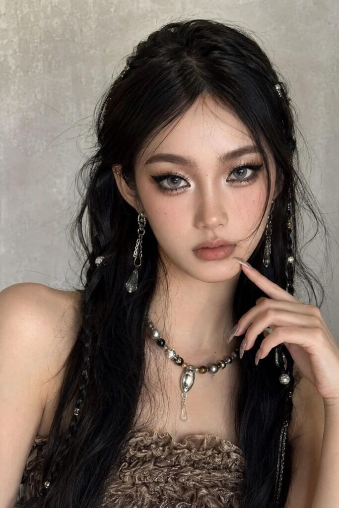 Layout makeup tone nâu khói cho tiệc cưới ban đêm