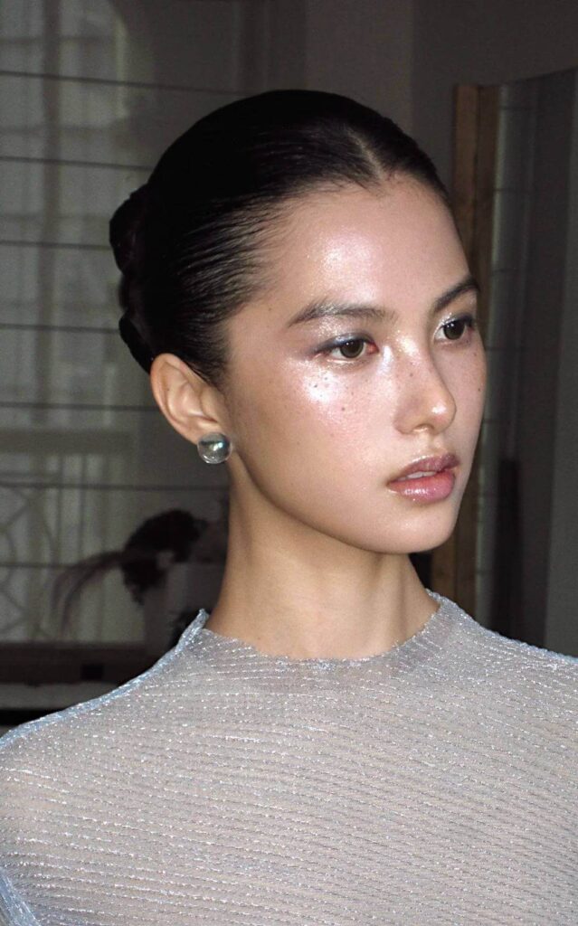 Layout trang điểm cô dâu tone Tây nude tự nhiên