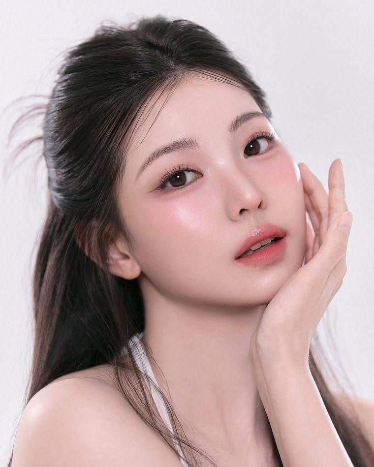 Makeup kỷ yếu tone hồng nhẹ nhàng, xinh đẹp