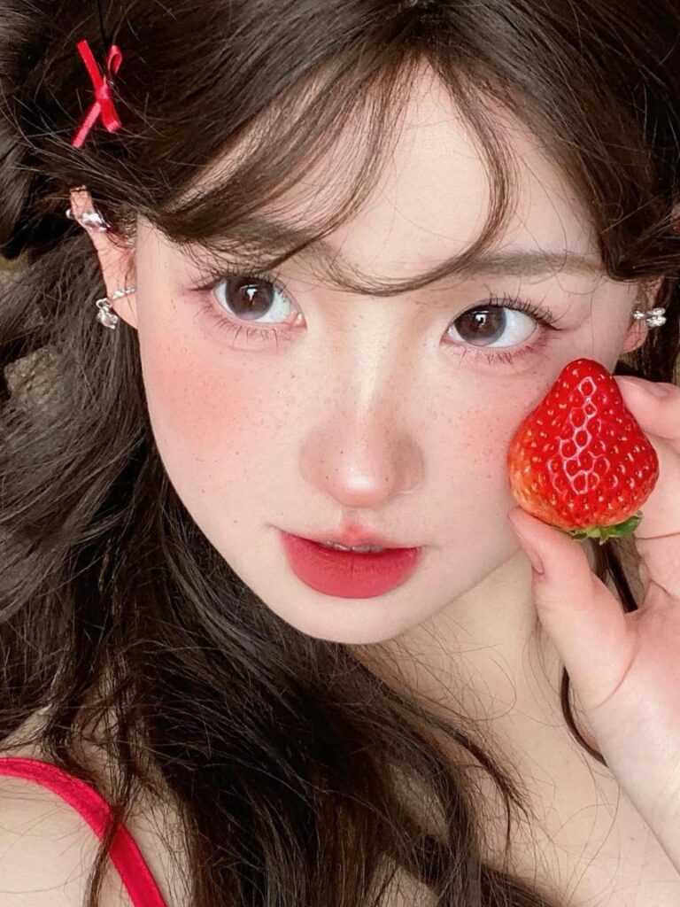 Makeup tone đỏ hồng quyến rũ, đáng yêu