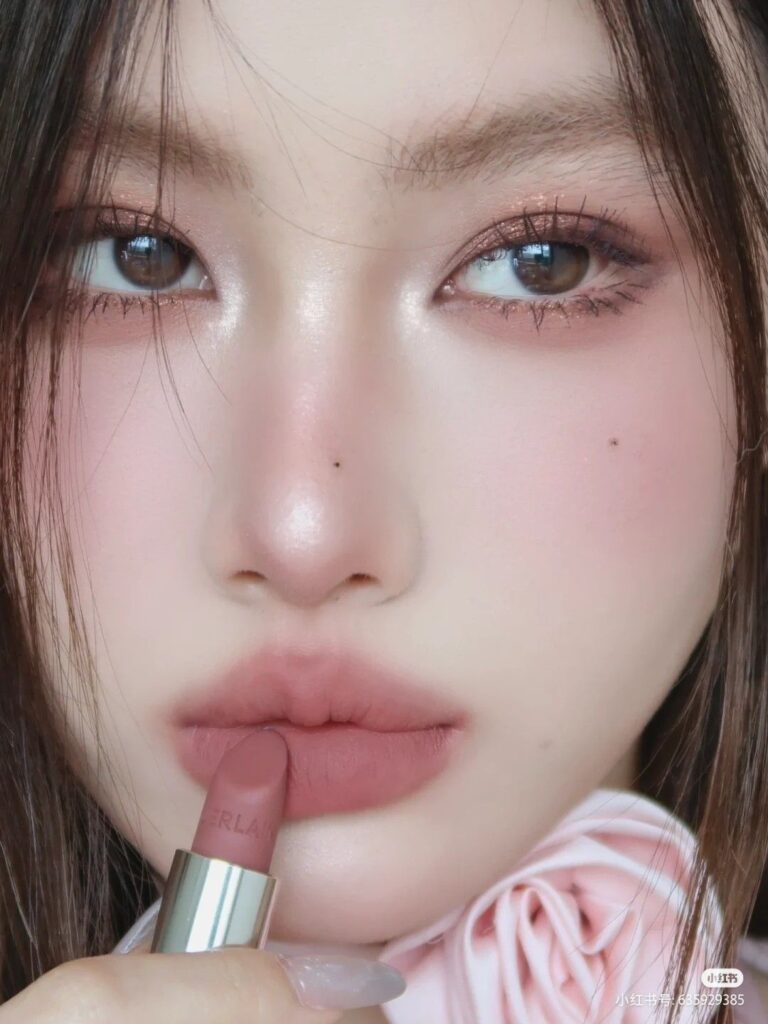 Layout makeup tone hồng đất sang trọng, quý phái