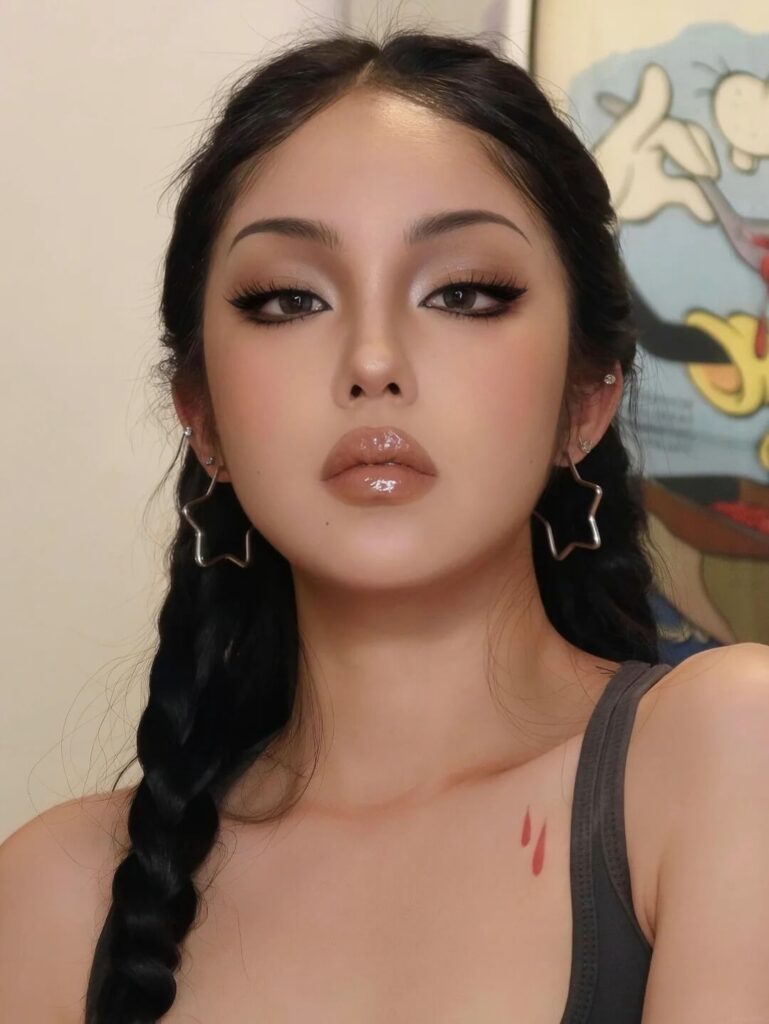 Makeup tone Tây nhẹ nhàng: 5 layout sang chảnh, tự nhiên nhất 4 Layout makeup tone Tây nhẹ nhàng, cổ điển