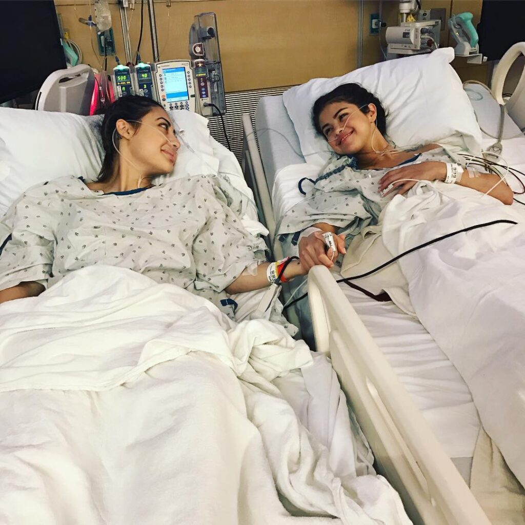 Selena Gomez cũng gặp thay đổi đáng kể về ngoại hình sau ca ghép thận