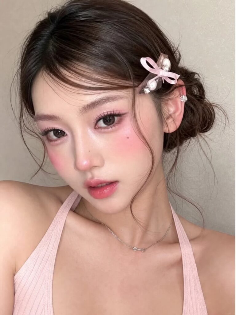 Sức hút của xu hướng makeup tone hồng