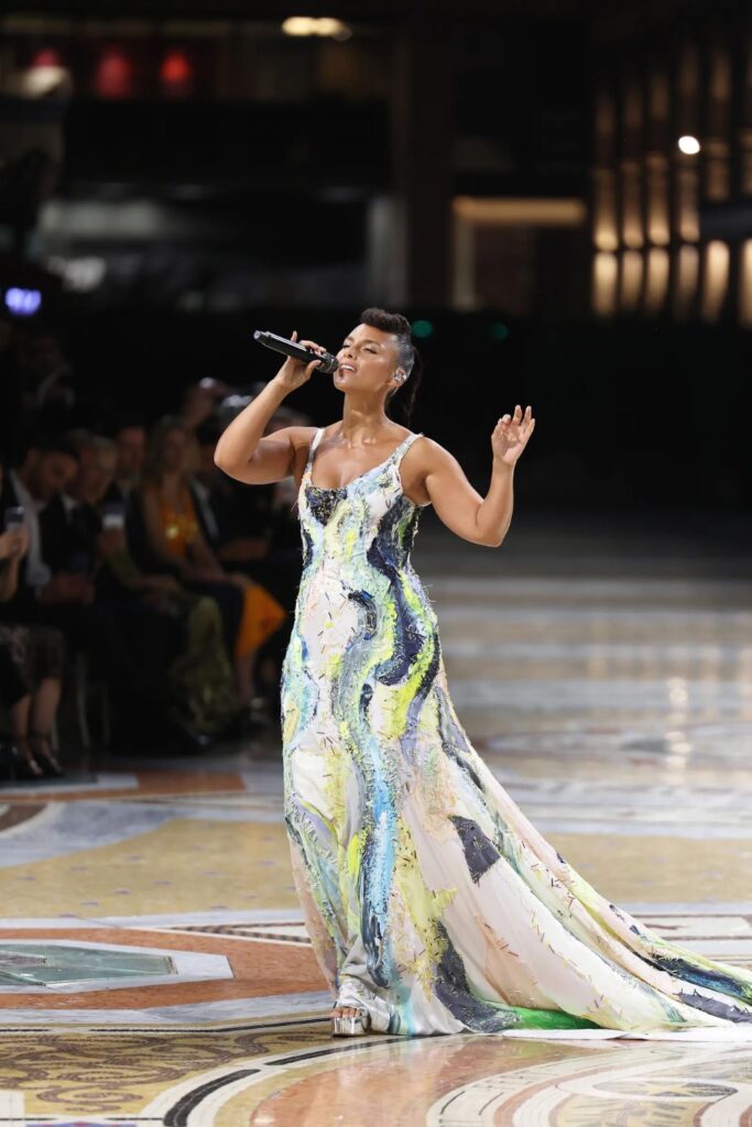Trang phục thảm đỏ Vogue World 2026 Alicia Keys