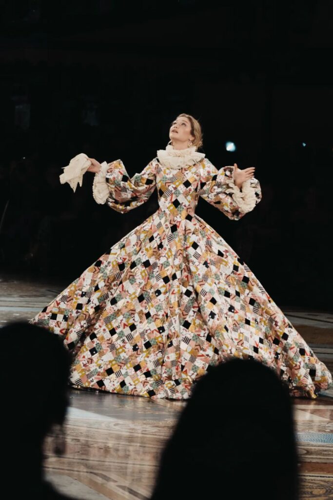 Trang phục thảm đỏ Vogue World 2026 Gigi Hadid
