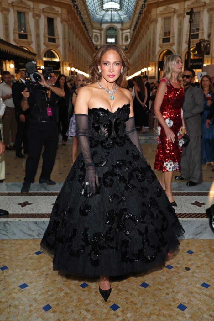 Trang phục thảm đỏ Vogue World 2026 Jennifer Lopez