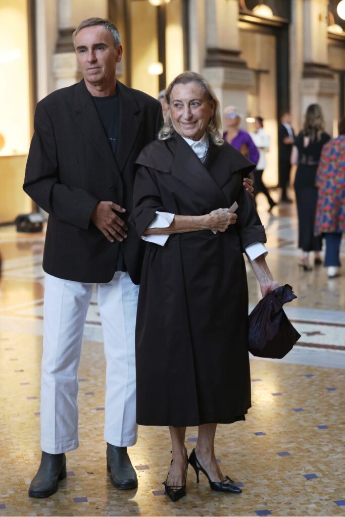 Trang phục thảm đỏ Vogue World 2026 Raf Simons Miuccia Prada