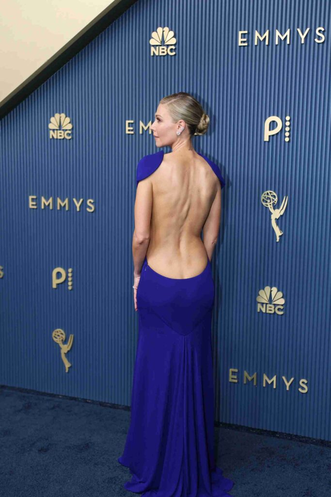 Trang phục thảm đỏ Emmy 2026 Desi Lydic