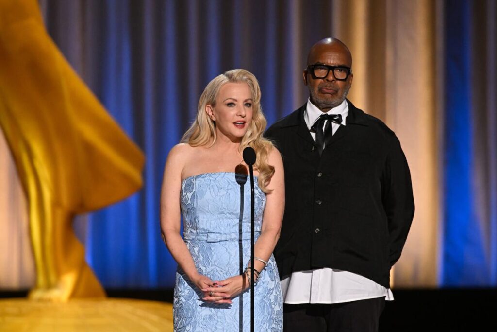 Wendi McLendon-Covey và David Alan Grier