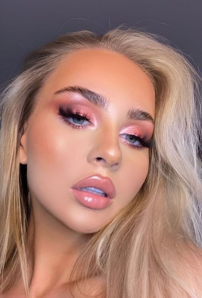 Bí quyết giữ lớp makeup tone hồng khói bền màu