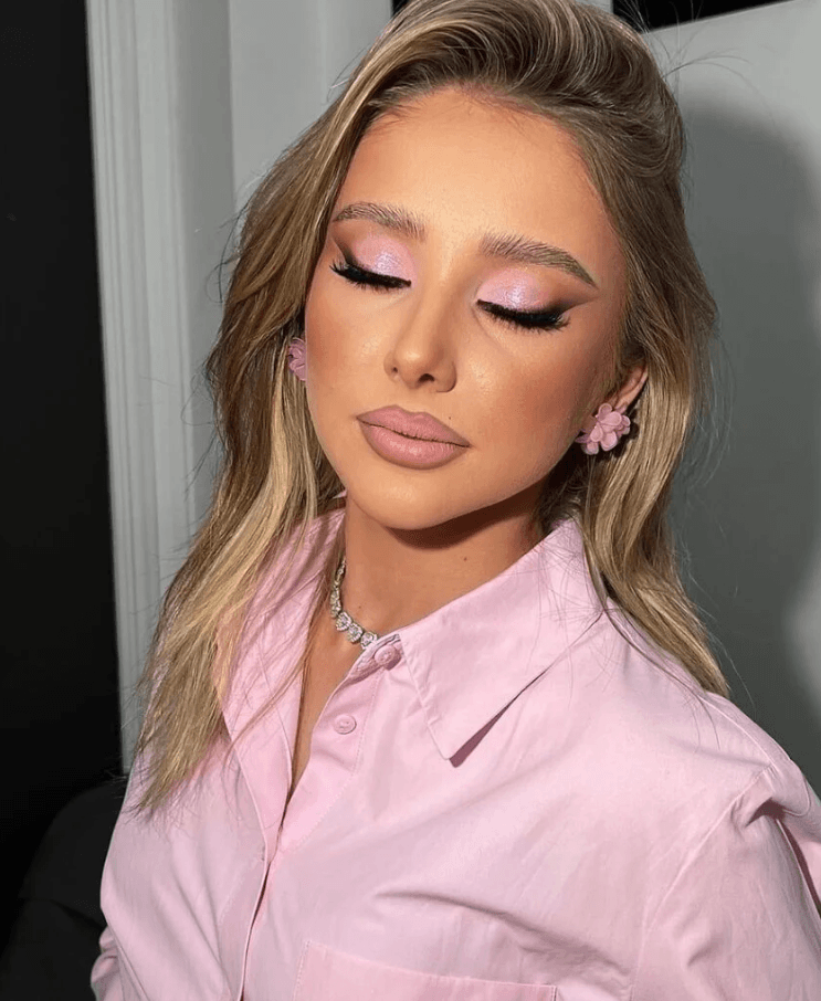 Layout makeup tone khói hồng phù hợp với những ai