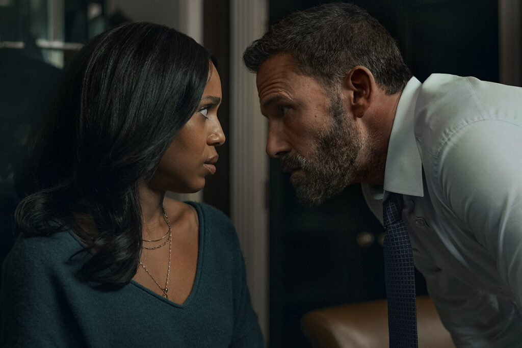Kịch bản yếu kém cùng diễn xuất gượng gạo của Ben Affleck trong "Animals"