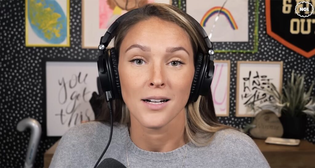 Kylie Kelce chia sẻ quy tắc nuôi con với bố mẹ và bố mẹ chồng trên podcast