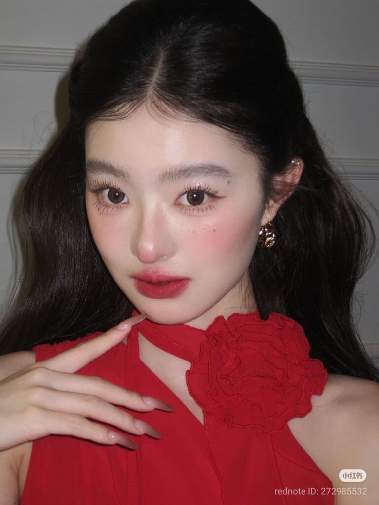 Layout makeup tone đỏ hồng nhẹ nhàng kiểu Hàn Quốc