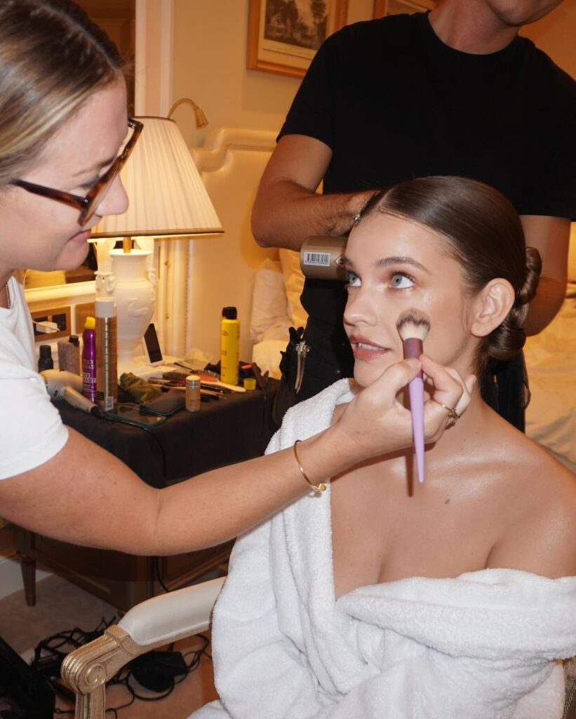 Makeup Artist là gì? Lộ trình trở thành MUA chuyên nghiệp 1 Giải mã thuật ngữ viết tắt MUA