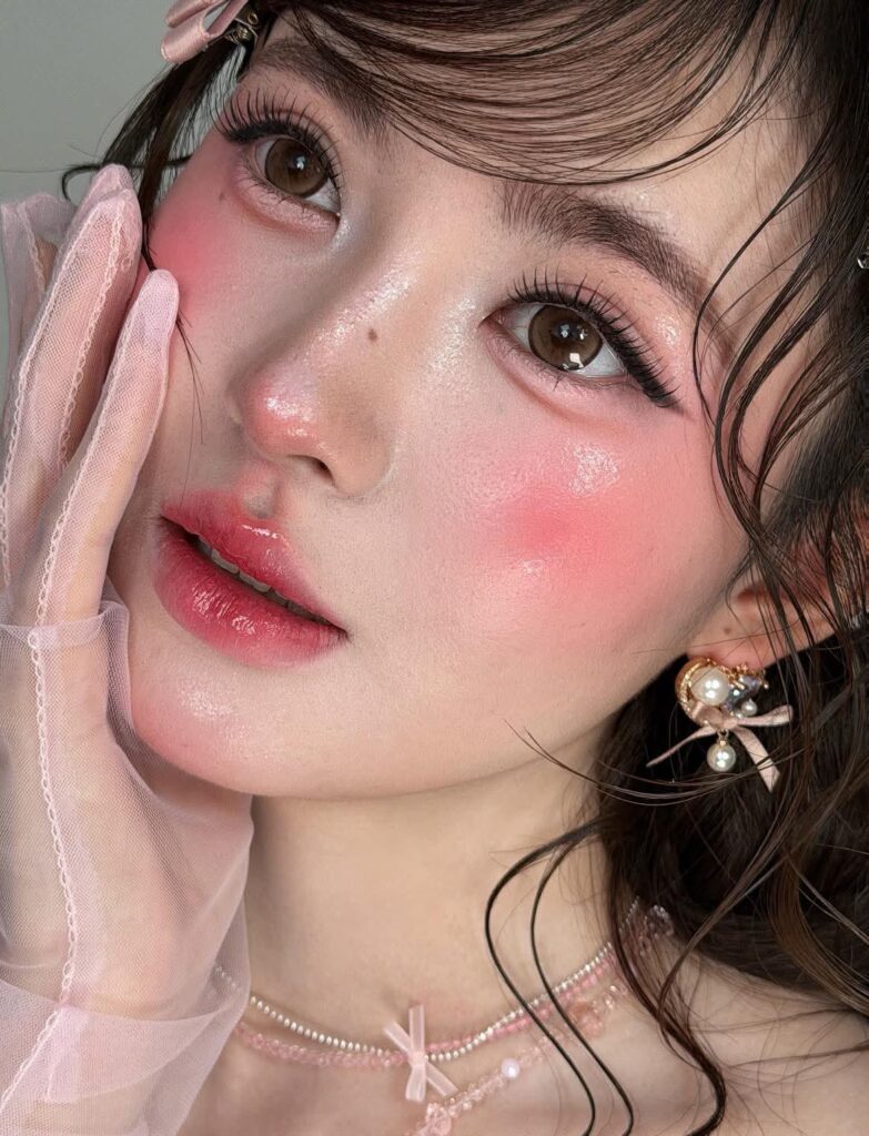 Makeup kỷ yếu tone đỏ hồng tươi tắn