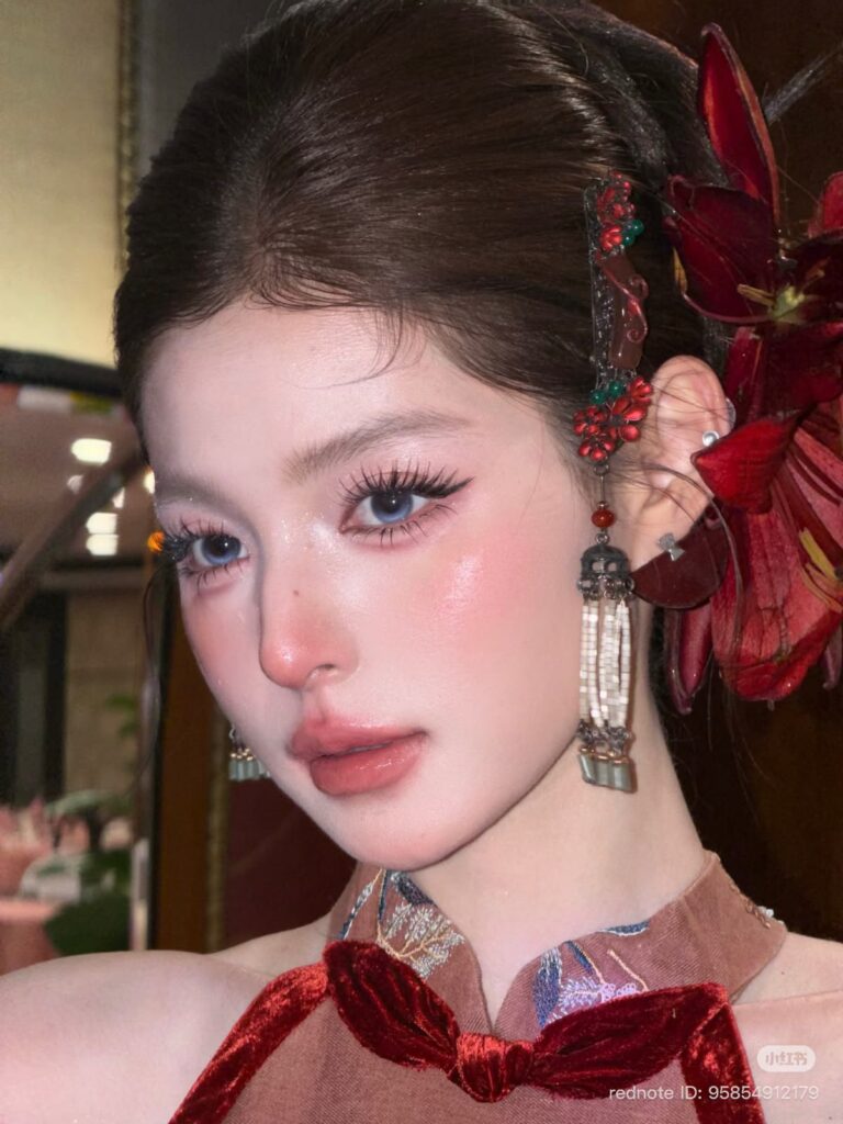 Makeup tone đỏ hồng cho tiệc tối thanh lịch