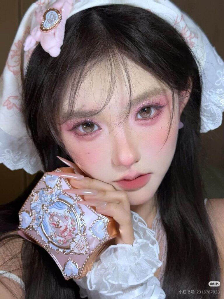 Makeup Douyin tone hồng: 3 layout cực hot & cách trang điểm 2 Makeup tone hồng lạnh Douyin