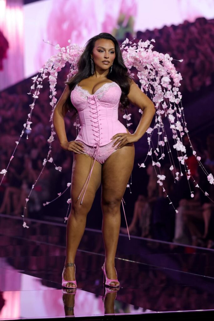 Paloma Elsesser tại Victoria's Secret 2026