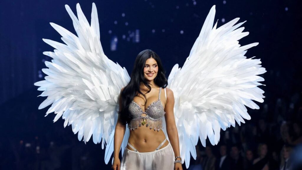 Review chiếc Fantasy Bra 50 triệu USD của Victoria's Secret Kylie Jenner