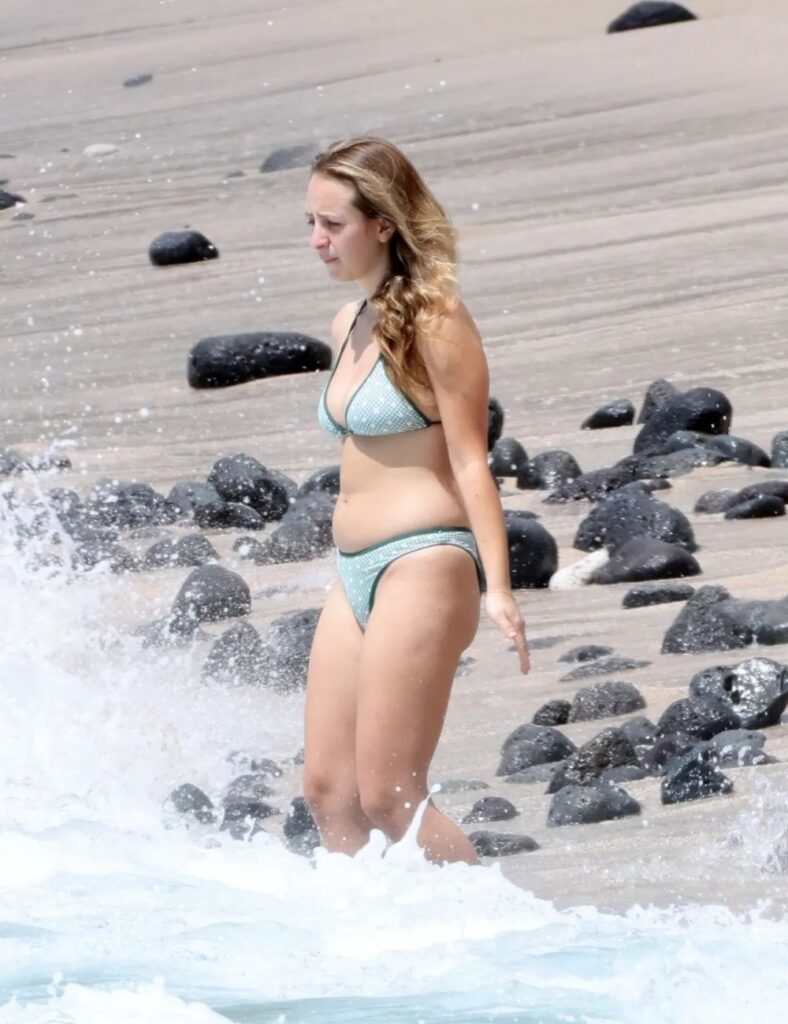Ruby Sweetheart Maguire tại Hawaii