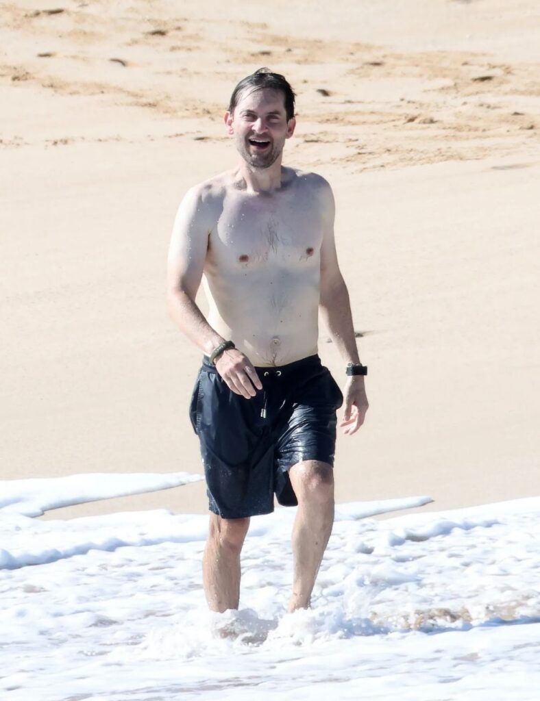 Tobey Maguire tại bãi biển Hawaii